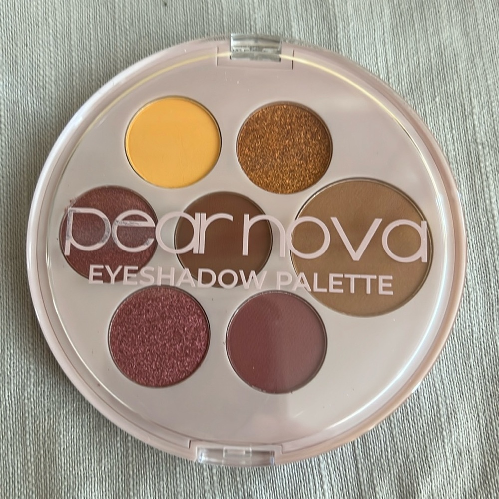 Pear Nova eyeshadow palette
